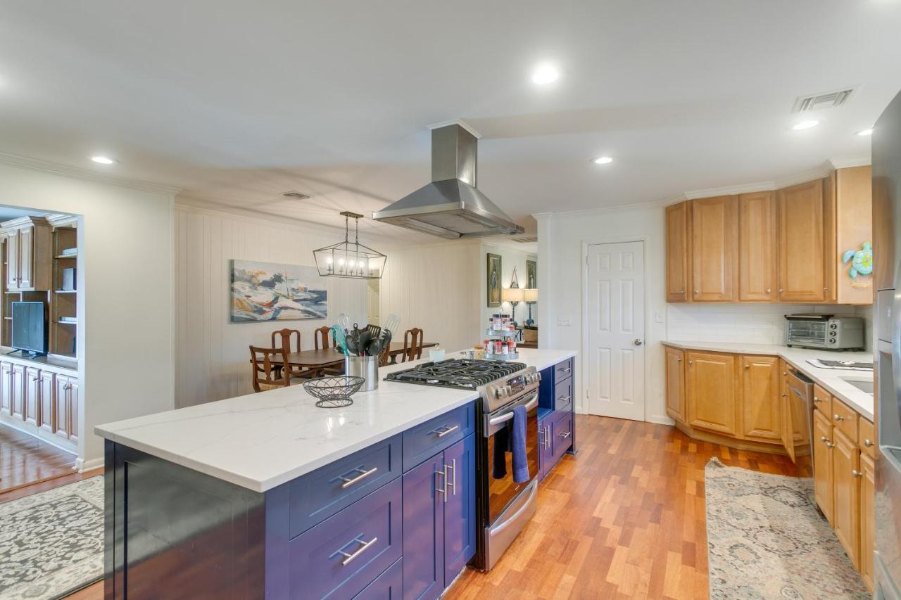 Spacious St Simons Island Vacation Rental With Pool! St. Simons Island Exteriör bild