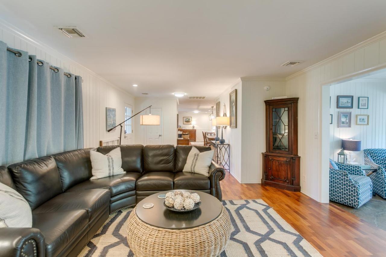 Spacious St Simons Island Vacation Rental With Pool! St. Simons Island Exteriör bild