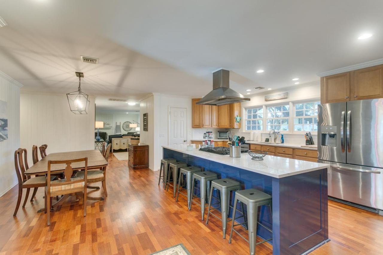 Spacious St Simons Island Vacation Rental With Pool! St. Simons Island Exteriör bild